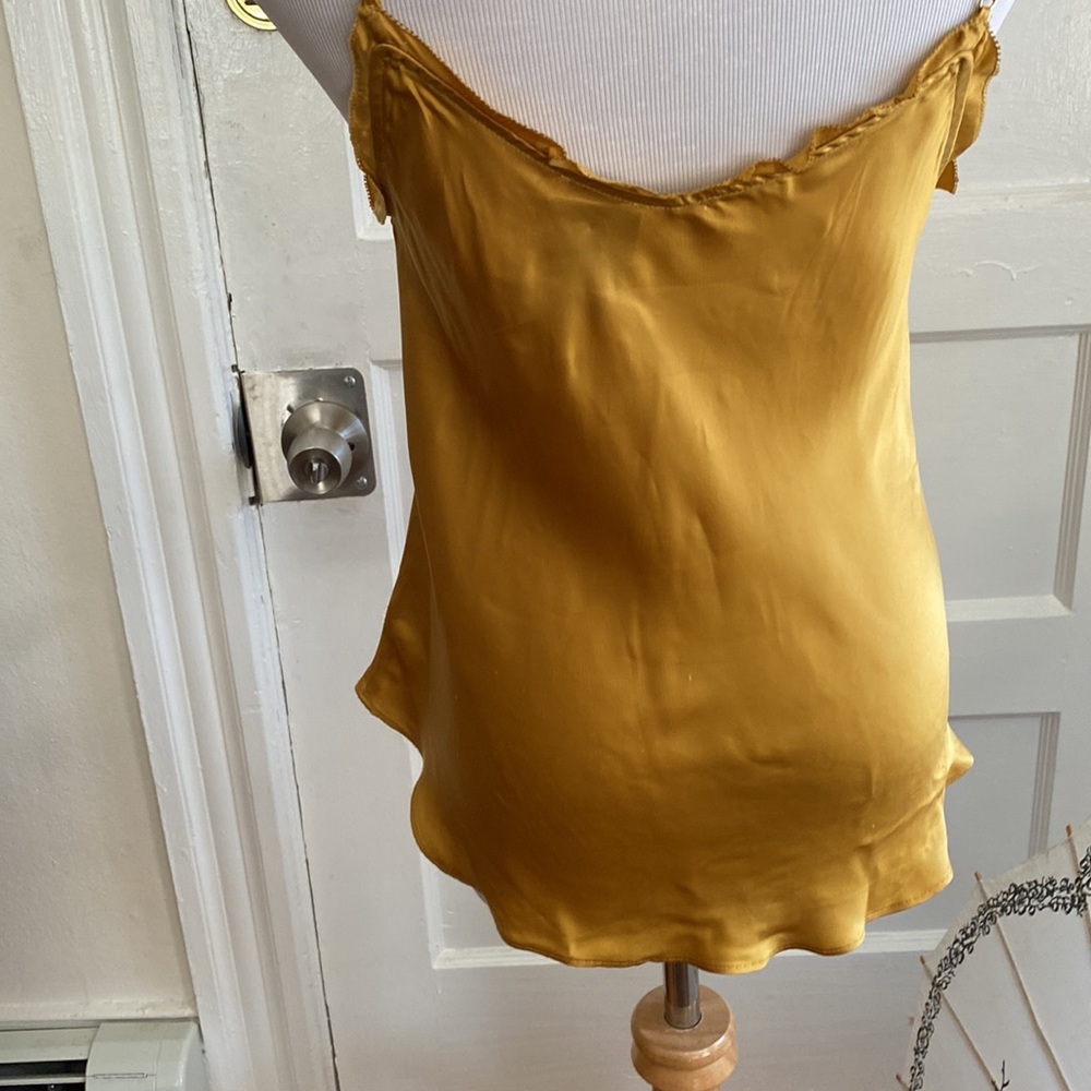 Beautiful Aritzia gold satin camisole from Wilfred brand. MSRP 68$ - Picture 3 of 9